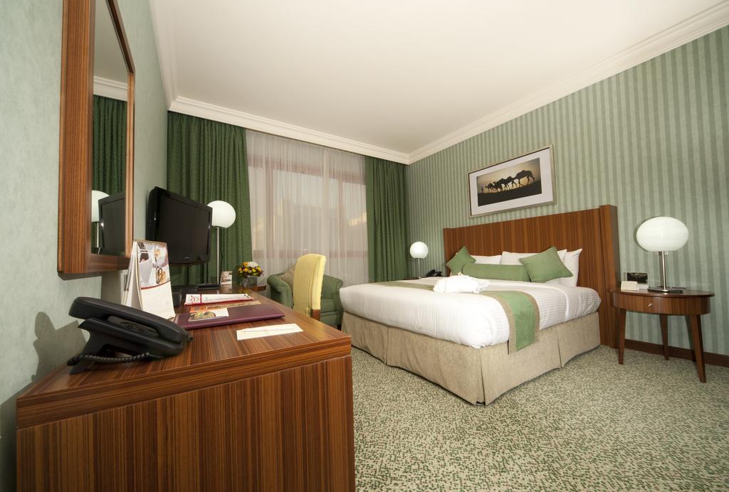 City Seasons Al Hamra Hotel Abu Dhabi Room photo